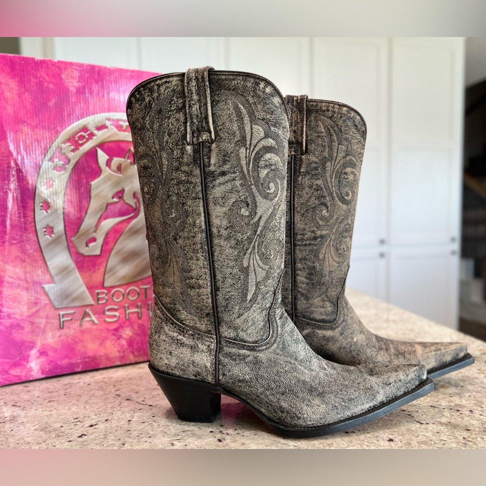 Women's Western Grey Heeled Cowboy Boots “NEW in BOX” - Picture 2 of 10